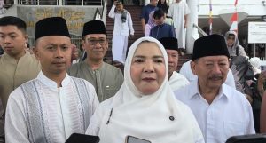 Salat Id di Masjid Al-Furqon, Eva Dwiana Sapa Ribuan Jemaah dan Sampaikan Pesan untuk Warga