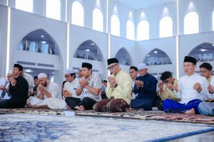 Salat Id Bersama Ribuan Warga, Gubernur Mirza Ajak Masyarakat Lampung Perkuat Persatuan