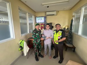 Tertinggal di Rest Area Tol Bakter, Tas Berisi Dolar dan Uang Jutaan Dikembalikan Utuh