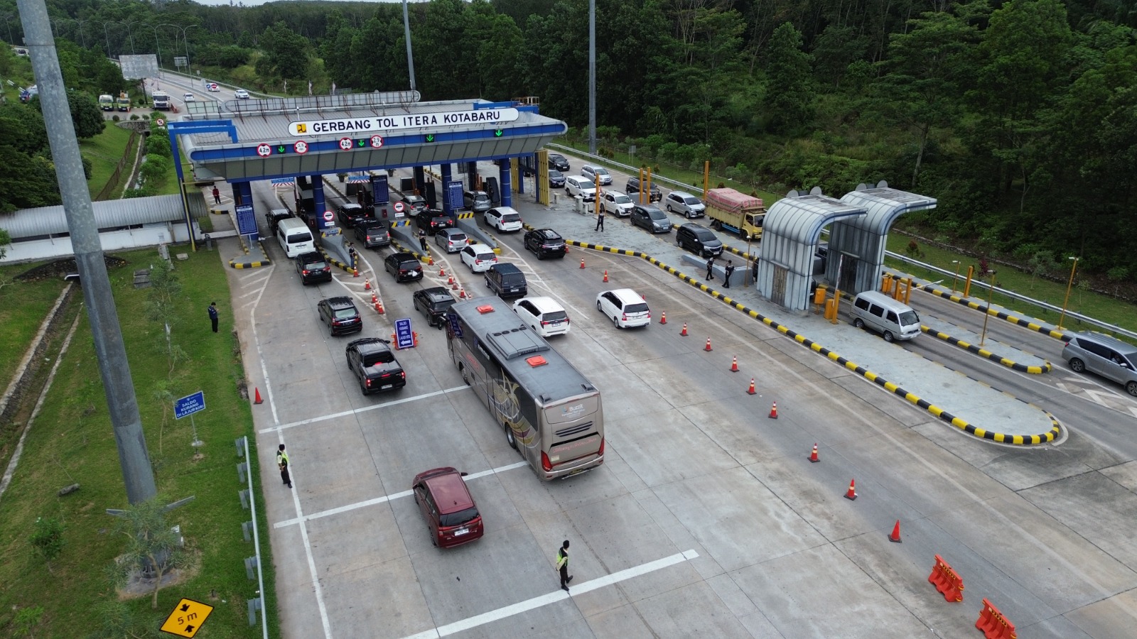 Lonjakan Mudik Lebaran! Hampir 900 Ribu Kendaraan Melintas di Tol Bakauheni–Terbanggi Besar