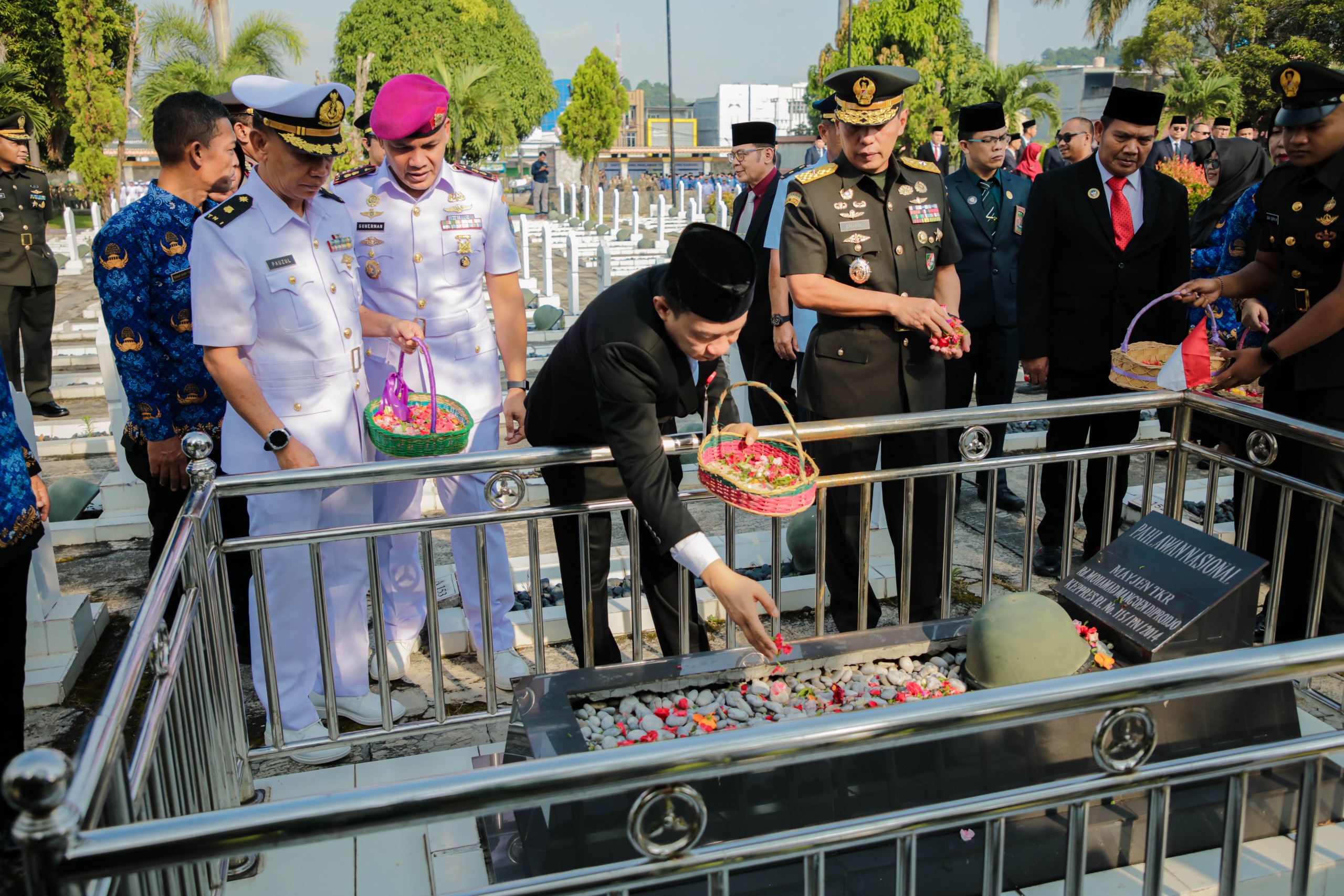 HUT ke-62 Lampung, Pemprov Kenang Jasa Pahlawan Lewat Ziarah di TMP