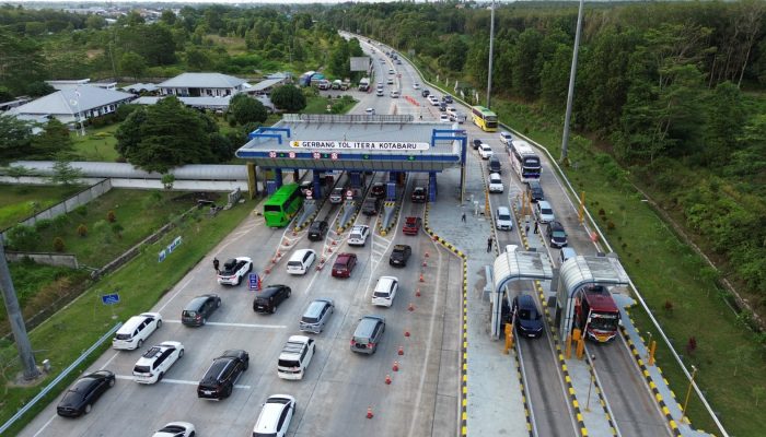 Arus Lebaran Meledak! Tol Bakter Dilintasi Lebih dari 1 Juta Pengguna Jalan