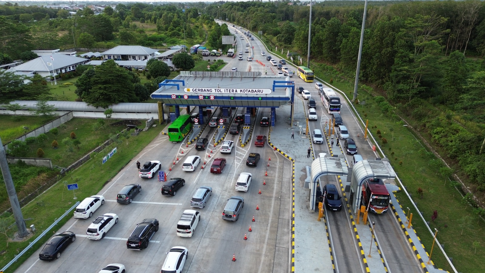 Arus Lebaran Meledak! Tol Bakter Dilintasi Lebih dari 1 Juta Pengguna Jalan
