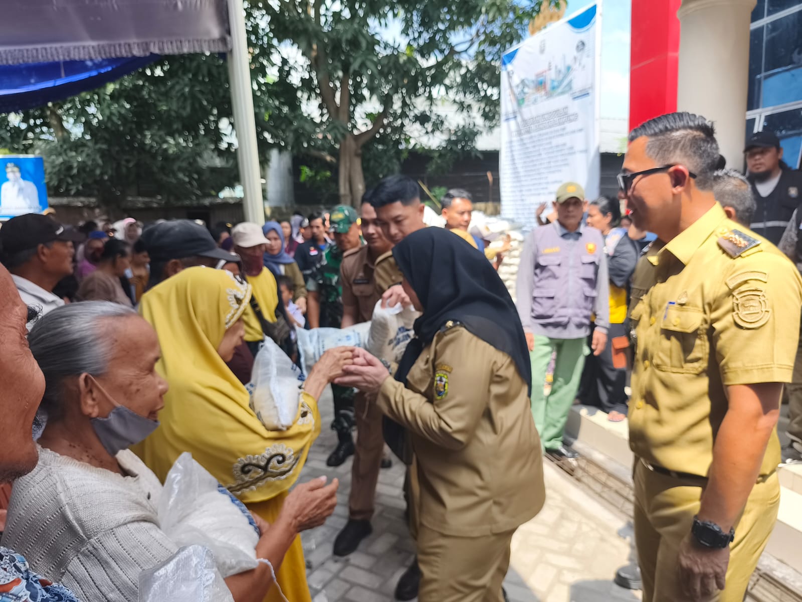 Pemkot Bandar Lampung Distribusikan Puluhan Ribu Paket Beras untuk Keluarga Penerima Manfaat