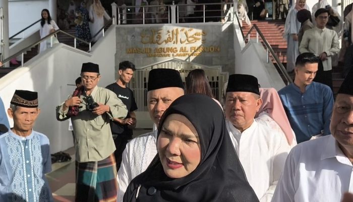 Salat Id di Al Furqon, Eva Dwiana Sambut Kepulangan Jamaah Haji Bandar Lampung