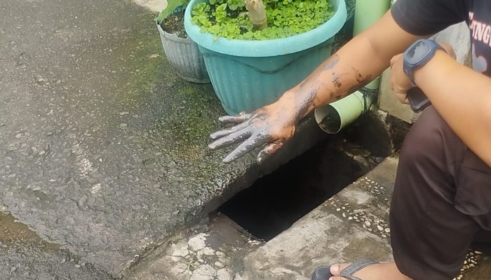 Sumur Tercemar dan Drainase Penuh Oli, Warga Sawah Brebes Keluhkan Limbah B3 dari KAI