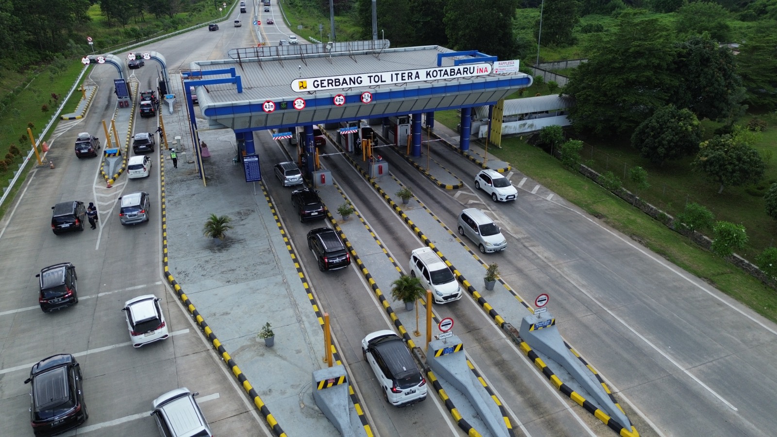Libur Panjang Dongkrak Arus Kendaraan, Lebih dari 200 Ribu Kendaraan Padati Tol Bakauheni–Terbanggi Besar