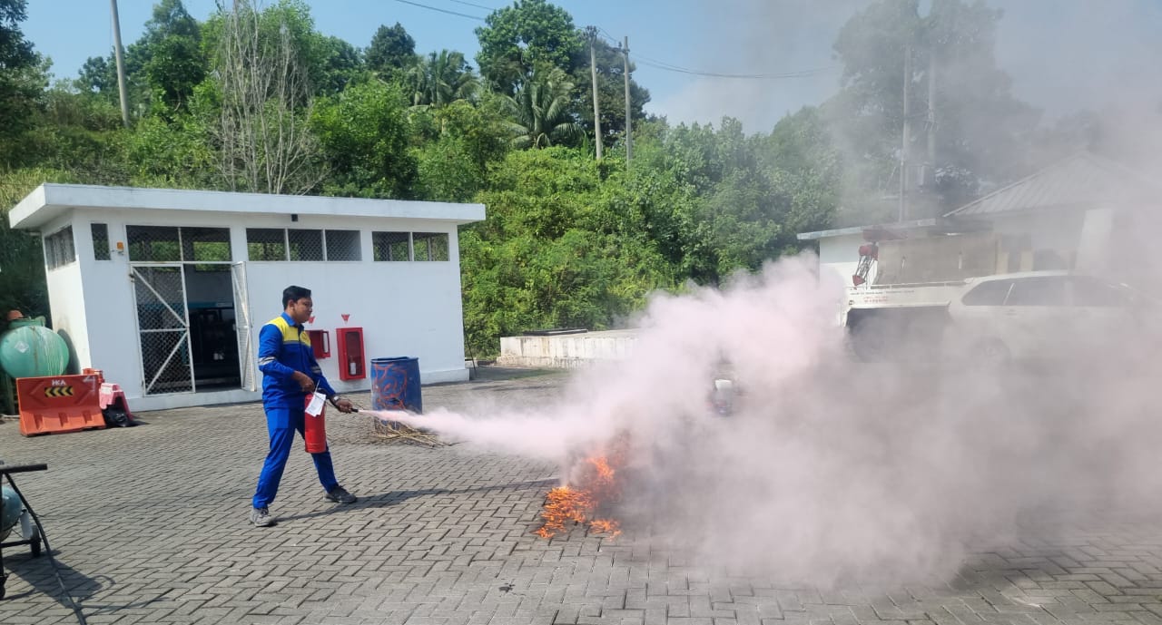 Pengelola Tol Bakter Latih Karyawan Hadapi Kebakaran dan Situasi Darurat
