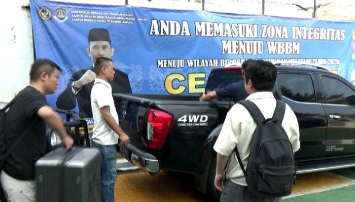 Langgar Izin Tinggal, Imigrasi Bandar Lampung Deportasi 3 WNA Asal China