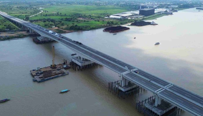 Pembangunan Tol Palembang–Betung Maju, HKA Pasok 5.581 Ton Hotmix untuk Jembatan Musi