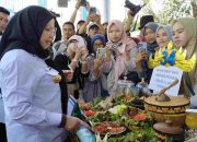 Semarak HUT ke-344, Wali Kota Eva Dwiana Buka Lomba Masak Tradisional Lampung