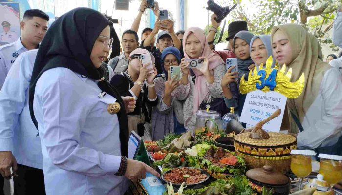 Semarak HUT ke-344, Wali Kota Eva Dwiana Buka Lomba Masak Tradisional Lampung