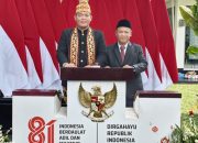 Bang Naim Kenakan Busana Adat Pesisir Barat di Istana