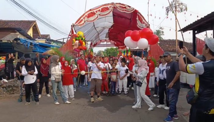 Jalan Sehat HUT ke-81 RI, Warga RT 05 Kelapa Tujuh Serbu Doorprize