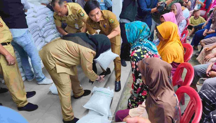 Pemkot Bandar Lampung Salurkan Beras untuk Warga Terdampak Kemarau