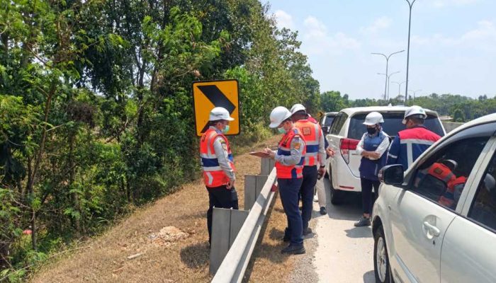 PT BTB Cek Rambu dan Marka Tol Bakauheni-Terbanggi Besar Tiap Tiga Bulan