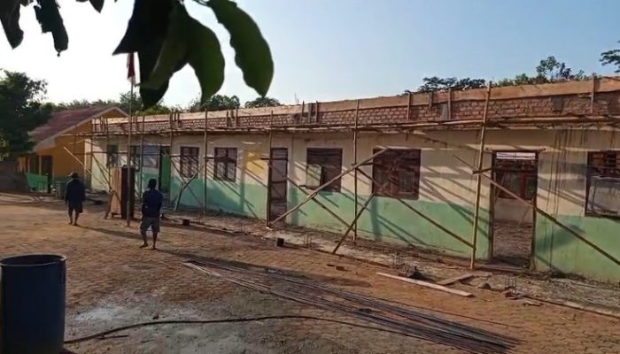 Revitalisasi SDN 3 Subik Diduga Tak Sesuai Spesifikasi